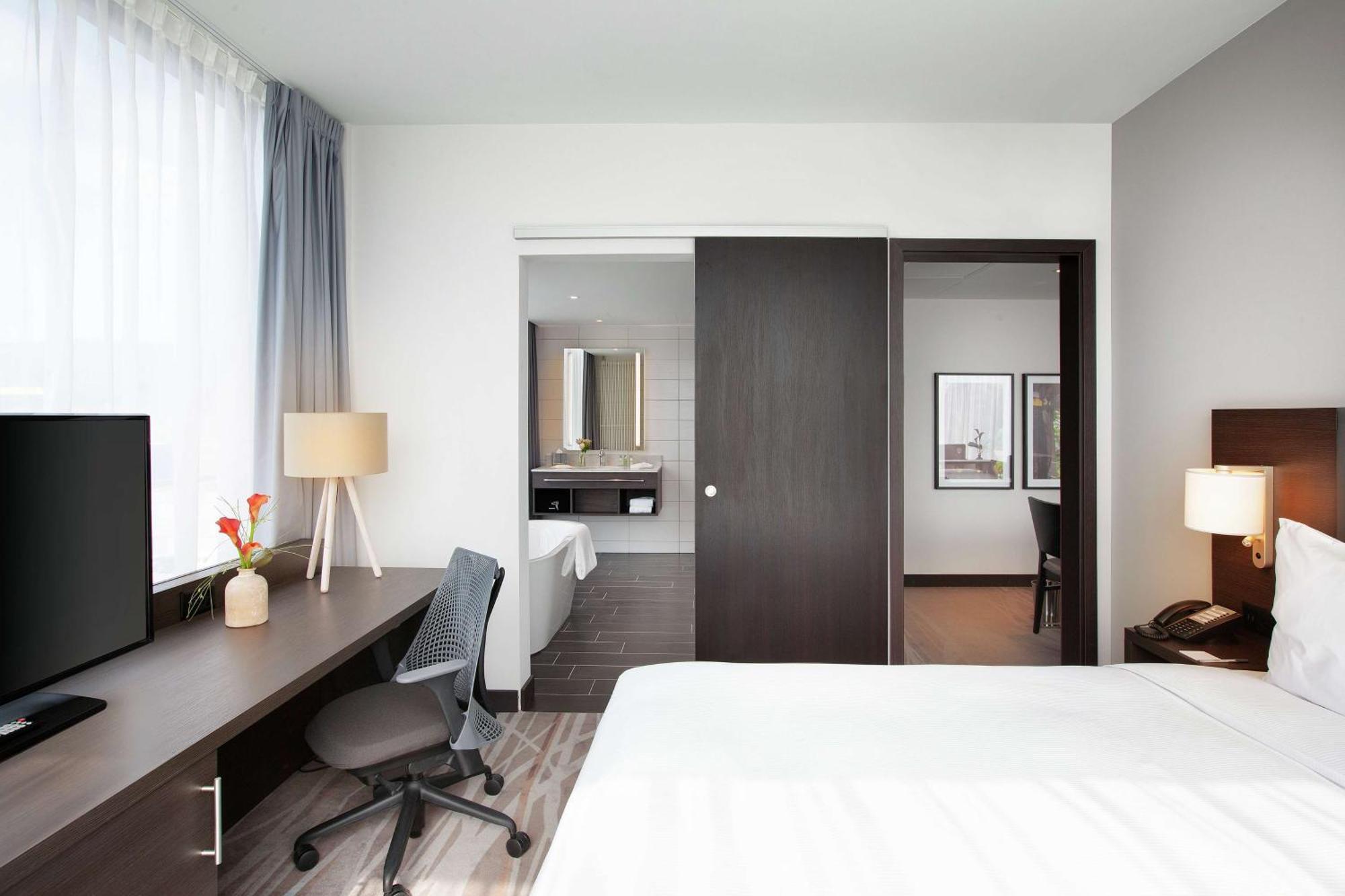 Hilton Garden Inn Zurich Limmattal Spreitenbach Exterior photo
